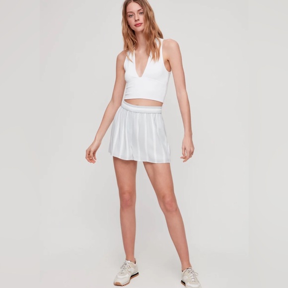 NWOT Aritzia Wilfred Free Valeria Top
Cropped Deep-V Tank Heather Black/Grey - Picture 8 of 11